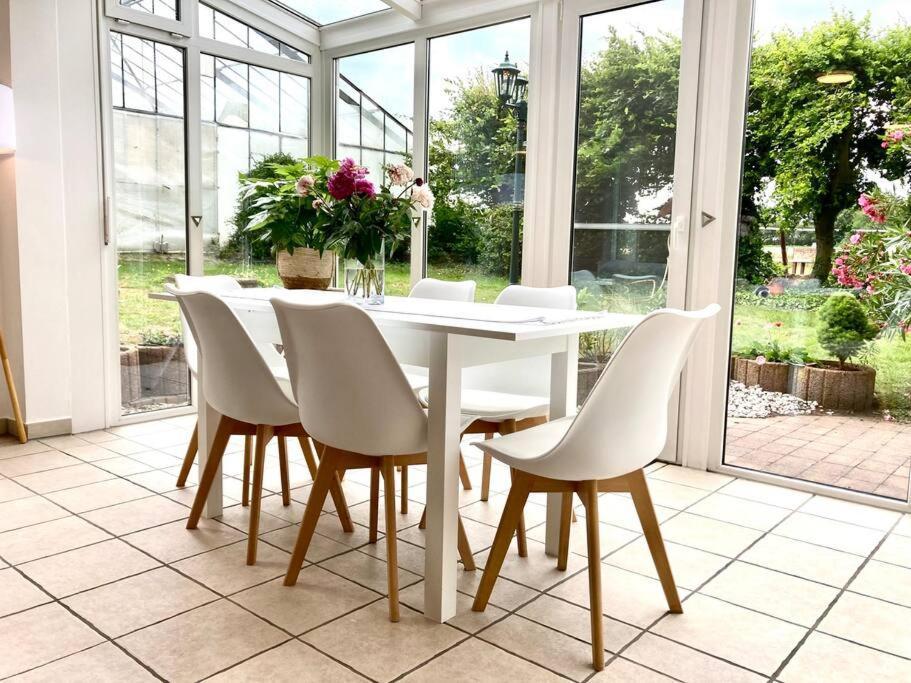 Helle Wohnung Mit Wintergarten - Nahe Ruhrgebiet Und Freizeitpark Movie Park Bottrop Extérieur photo