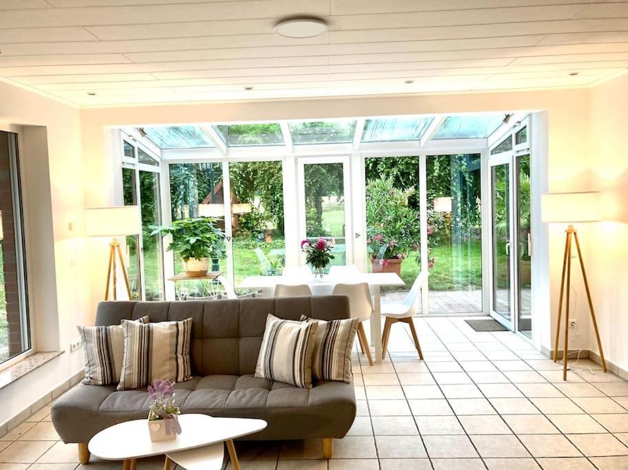 Helle Wohnung Mit Wintergarten - Nahe Ruhrgebiet Und Freizeitpark Movie Park Bottrop Extérieur photo