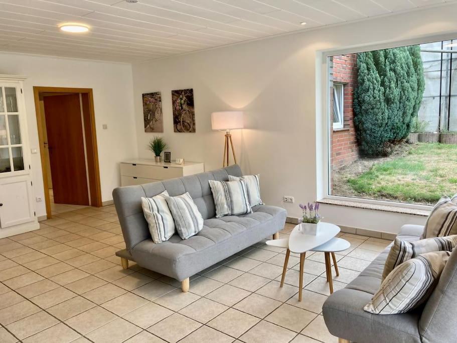 Helle Wohnung Mit Wintergarten - Nahe Ruhrgebiet Und Freizeitpark Movie Park Bottrop Extérieur photo